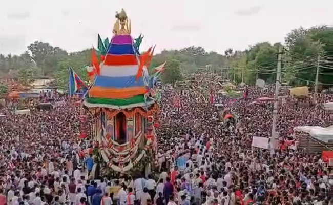 ಇತಿಹಾಸ ಪ್ರಸಿದ್ಧ ಕಲ್ಲೇಶ್ವರ ಸ್ವಾಮಿ ಉತ್ಸವ : ಹರಿದು ಬಂದ ಭಕ್ತ ಸಾಗರ