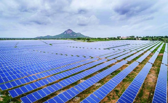 ವಿಶಾಖಪಟ್ಟಣದಲ್ಲಿ ಜನರ ಗಮನ ಸೆಳೆದ ಸೋಲಾರ್ ಪ್ಲಾಂಟ್