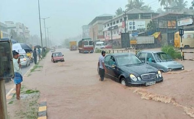 ಕರಾವಳಿಯಲ್ಲಿ ಭಾರೀ ಮಳೆ : ರೆಡ್ ಅಲರ್ಟ್ ಘೋಷಣೆ