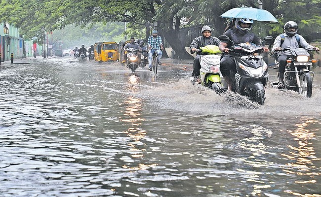 ವರುಣನ ಅಬ್ಬರಕ್ಕೆ ತತ್ತರಿಸಿದ ಕರುನಾಡು..!