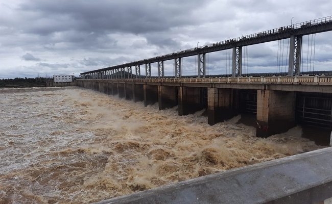 ತುಂಬಿ ಹರಿಯುತ್ತಿದೆ ಶಿಂಗಟಾಲೂರು ಏತ‌ ನೀರಾವರಿ ಬ್ಯಾರೇಜ್