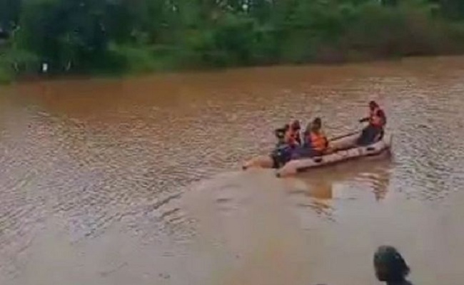 ನೀರಲ್ಲಿ ಕೊಚ್ಚಿ ಹೋದ ಶಿಕ್ಷಕ ಶವವಾಗಿ ಪತ್ತೆ