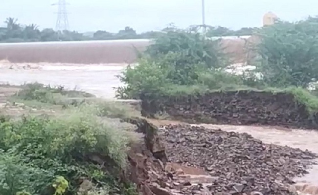 ವರುಣರಾಯನ ರೌದ್ರ ನರ್ತನದಿಂದ ಜನಜೀವನ ಅಸ್ತವ್ಯಸ್ತ