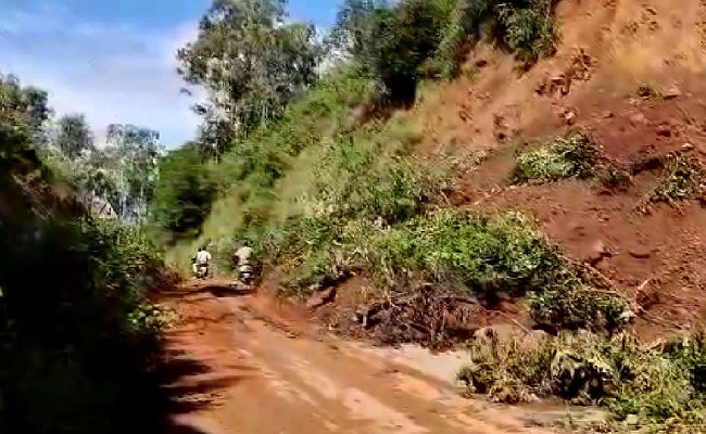 ನಂದಿಬೆಟ್ಟದಲ್ಲಿ ಎರಡು ಕಡೆ ಗುಡ್ಡ ಕುಸಿತ