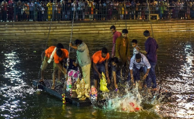 ಬೆಂಗಳೂರಿನ ಕೆರೆಗಳಲ್ಲಿ ಲಕ್ಷಾಂತರ ಗಣೇಶ ಮೂರ್ತಿಗಳ ವಿಸರ್ಜನೆ