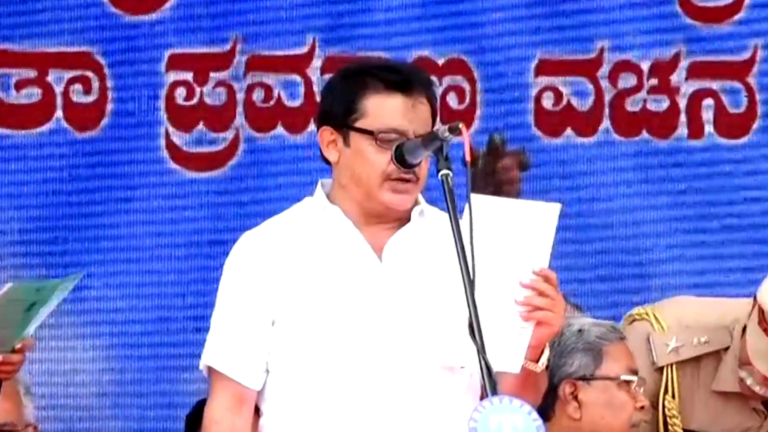 ಇಂಗ್ಲಿಷ್ ನಲ್ಲೇ ಪ್ರಮಾಣವಚನ ಸ್ವೀಕರಿಸಿದ ಜಮೀರ್ ಅಹಮದ್