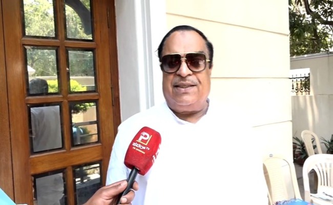 Kumaraswamy will sell Devegowda to AmitShah