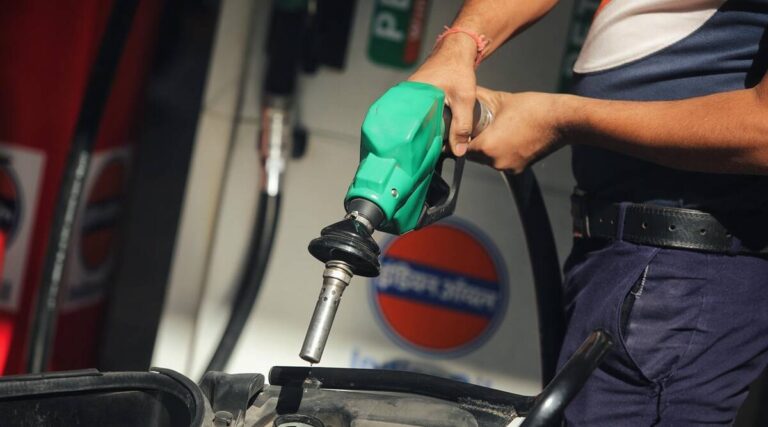 Petrol–Diesel Price Today: ರಾಜ್ಯದಲ್ಲಿ ಇಂದು ಪೆಟ್ರೋಲ್-ಡೀಸೆಲ್ ಬೆಲೆ ಎಷ್ಟಿದೆ? ನಿಮಗೆ ಗೊತ್ತಾ..? 