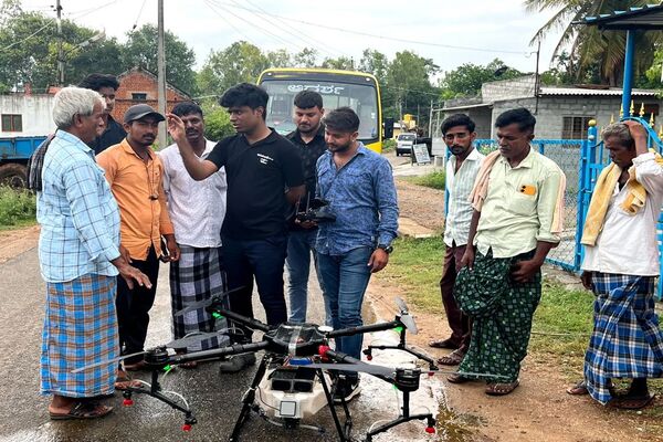 ಮತ್ತೆ ಡ್ರೋನ್ ಹಾರಿಸಿದ ಪ್ರತಾಪ್ : ಎಲೆಚುಕ್ಕಿ ರೋಗಕ್ಕೆ ಔಷಧಿ ಸಿಂಪಡಿಸಲು ಡ್ರೋನ್ ತಯಾರು