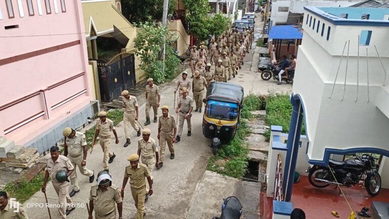 ಗಣಪತಿ ವಿಸರ್ಜನೆ ವೇಳೆ ಮಸೀದಿ ಬಳಿ ಪಟಾಕಿ ಸಿಡಿಸಿದ ಹಿಂದೂ ಕಾರ್ಯಕರ್ತರು