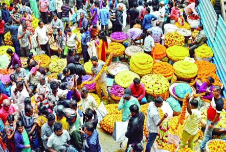 ಸಿಲಿಕಾನ್ ಸಿಟಿಯಲ್ಲಿ ಗರಿಗೆದರಿದ ಗೌರಿ ಗಣೇಶ ಹಬ್ಬದ ವ್ಯಾಪಾರ