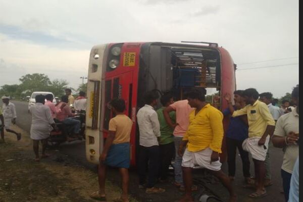 KSRTC ಬಸ್ ಪಲ್ಟಿ ; ಪ್ರಯಾಣಿಕ ಸಾವು