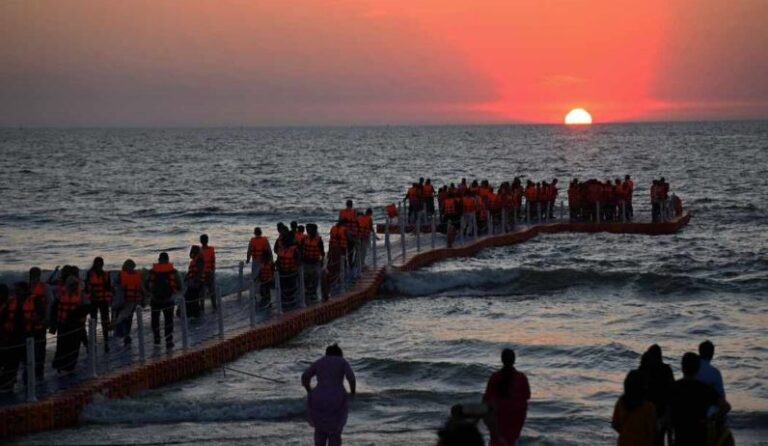 Panambur Beach: ಪಣಂಬೂರು ಬೀಚ್‌ನಲ್ಲಿ ತೇಲುವ ಸೇತುವೆ : ಪ್ರವಾಸಿಗರು ಫುಲ್​ ಖುಷ್​