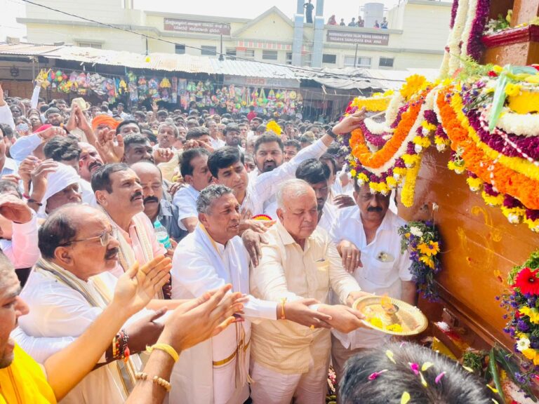 ಘಾಟಿ ಬ್ರಹ್ಮರಥೋತ್ಸವಕ್ಕೆ ಜಿಲ್ಲಾ ಉಸ್ತುವಾರಿ ಸಚಿವ ಕೆಹೆಚ್. ಮುನಿಯಪ್ಪ ಚಾಲನೆ