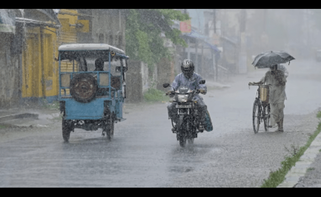 ಥಾಣೆಯಲ್ಲಿ ಮಳೆಗೆ ಮನೆಗಳು ಜಲಾವೃತ: 54 ಜನರ ರಕ್ಷಣೆ