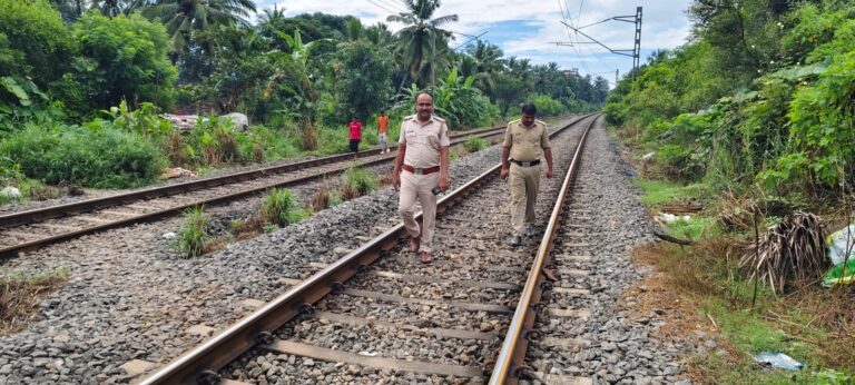 ರಾಜ್ಯದಲ್ಲಿಯು ರೈಲು ಹಳಿ ತಪ್ಪಿಸಲು ಯತ್ನ: ರೈಲ್ವೆ ಹಳಿ ಮೇಲೆ ಕಲ್ಲುಗಳನ್ನು ಜೋಡಿಸಿಟ್ಟ ಉಗ್ರರು