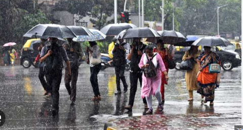 ವರುಣನ ಅಬ್ಬರಕ್ಕೆ ನಲುಗಿದ ರಾಜಧಾನಿ : ಶಾಲೆಗಳಿಗೆ ರಜೆ ಘೋಷಣೆ