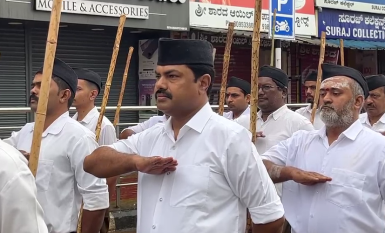 ಸುರಿಯುವ ಮಳೆಯನ್ನು ಲೆಕ್ಕಿಸದೆ  RSS ಪಥಸಂಚಲನದಲ್ಲಿ ಭಾಗವಹಿಸಿದ ಸಂಸದ ಬಿ.ವೈ ರಾಘವೇಂದ್ರ