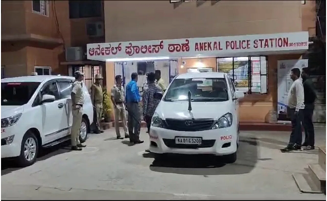 ಇಬ್ಬರ ಜಗಳ, ಬಿಡಿಸಲು ಬಂದವನಿಗೆ ಗುಂಡೇಟು : ಆಸ್ಪತ್ರೆಗೆ ದಾಖಲು