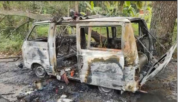 ಪೆಟ್ರೋಲ್ ಹಾಕುವಾಗ ಹೊತ್ತಿ ಉರಿದ ಓಮಿನಿ ಕಾರು