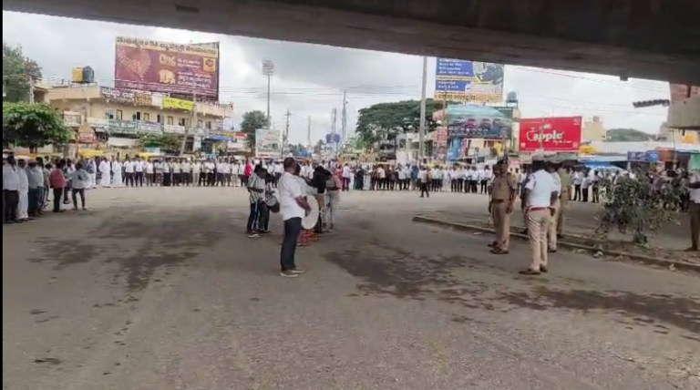 ಜಮೀರ್​ ಹೇಳಿಕೆ ಖಂಡಿಸಿ ಒಕ್ಕಲಿಗ ನಾಯಕರಿಂದ ಪ್ರತಿಭಟನೆ : ರಾಜೀನಾಮೆಗೆ ಆಗ್ರಹ