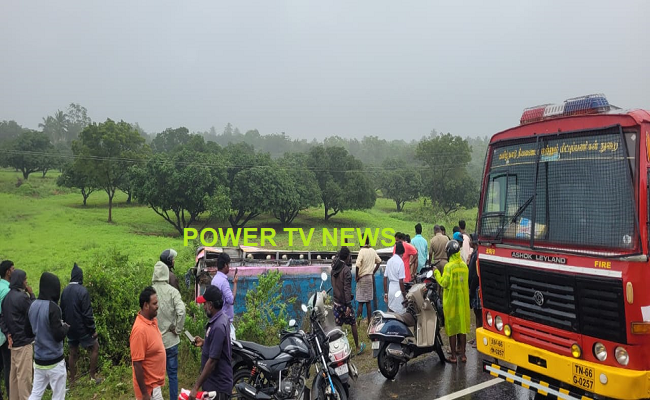 ಚಾಲಕನ ನಿಯಂತ್ರಣ ತಪ್ಪಿ ಹಳ್ಳಕ್ಕೆ ಉರುಳಿದ ಬಸ್ : ಓಂ ಶಕ್ತಿಗೆ ಹೋಗುತ್ತಿದ್ದ 42 ಜನರಿಗೆ ಗಾಯ !