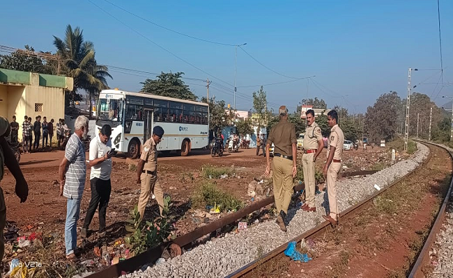 ಕೈ ಕೊಟ್ಟ ಪ್ರೇಯಸಿ : ಯುವತಿಯ ಮನೆಯರ ಮೇಲೆ ಹಲ್ಲೆ ನಡೆಸಿ ರೈಲಿಗೆ ತಲೆ ಕೊಟ್ಟ ಯುವಕ !